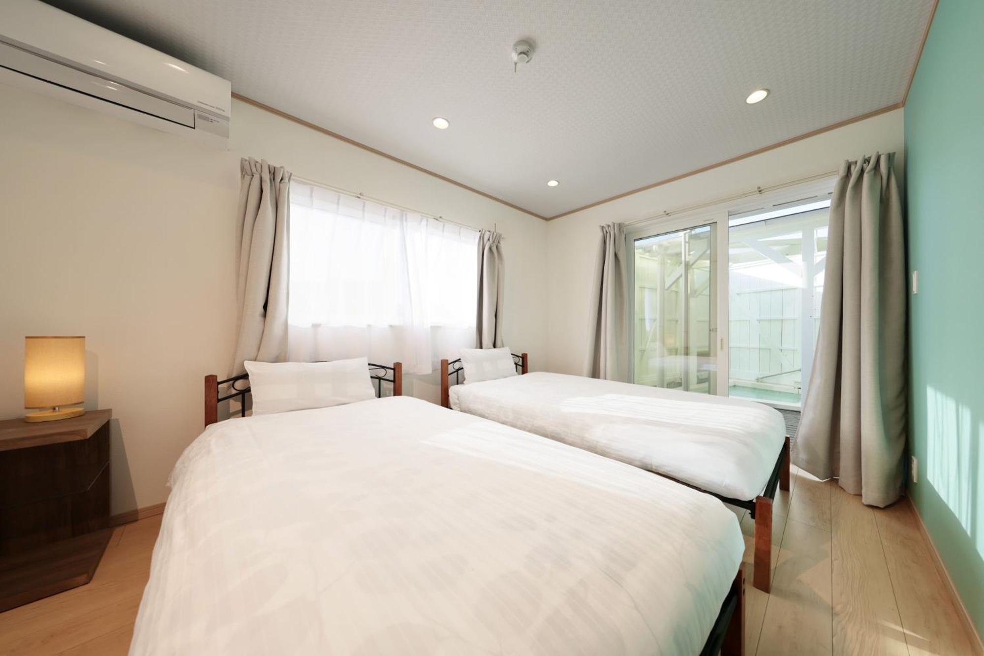 Crystal Besso Shirahama Quarto foto